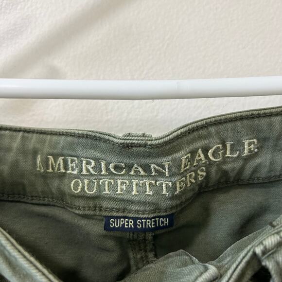 American Eagle Women's Sz 10 Green Mid Rise Midi Twill Jean Shorts Super Stretch - Picture 2 of 5